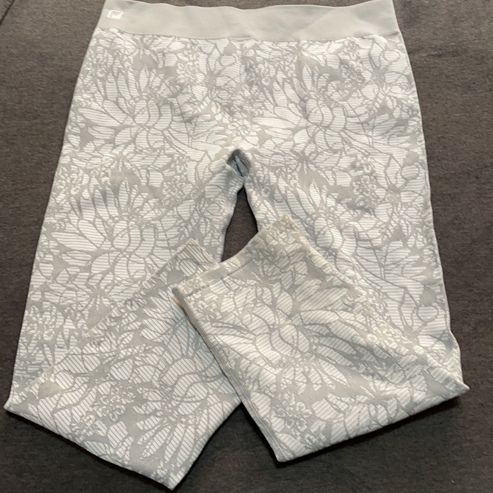 Fabletics Capri legging - Picture 4 of 4